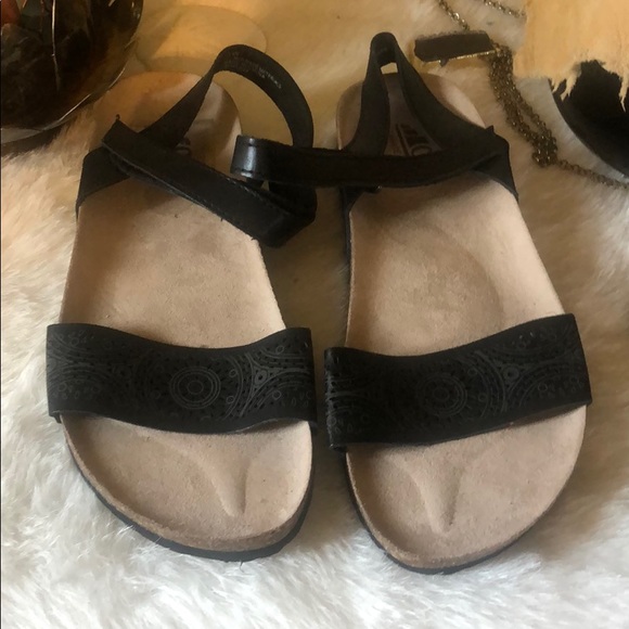 cliffs by white mountain sandals